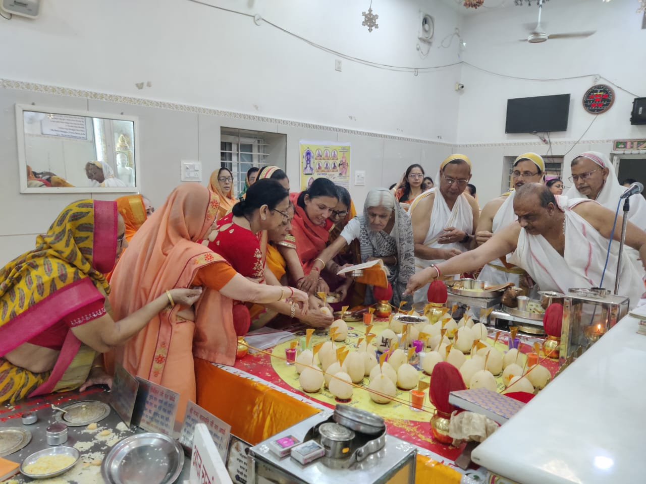 धामनोद जैन मंदिर जी में आष्टानिका महापर्व पर श्री नंदीश्वर दीप महांडल विधान चल रहा कल आखिरी दिन समापन होगा*
