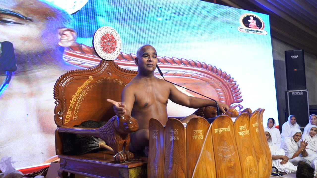 “देव, शास्त्र और गुरु के सान्निध्य में हर पल मंगल, संसार में हर पल दंगल” — आचार्य श्री सुनील सागर महाराज