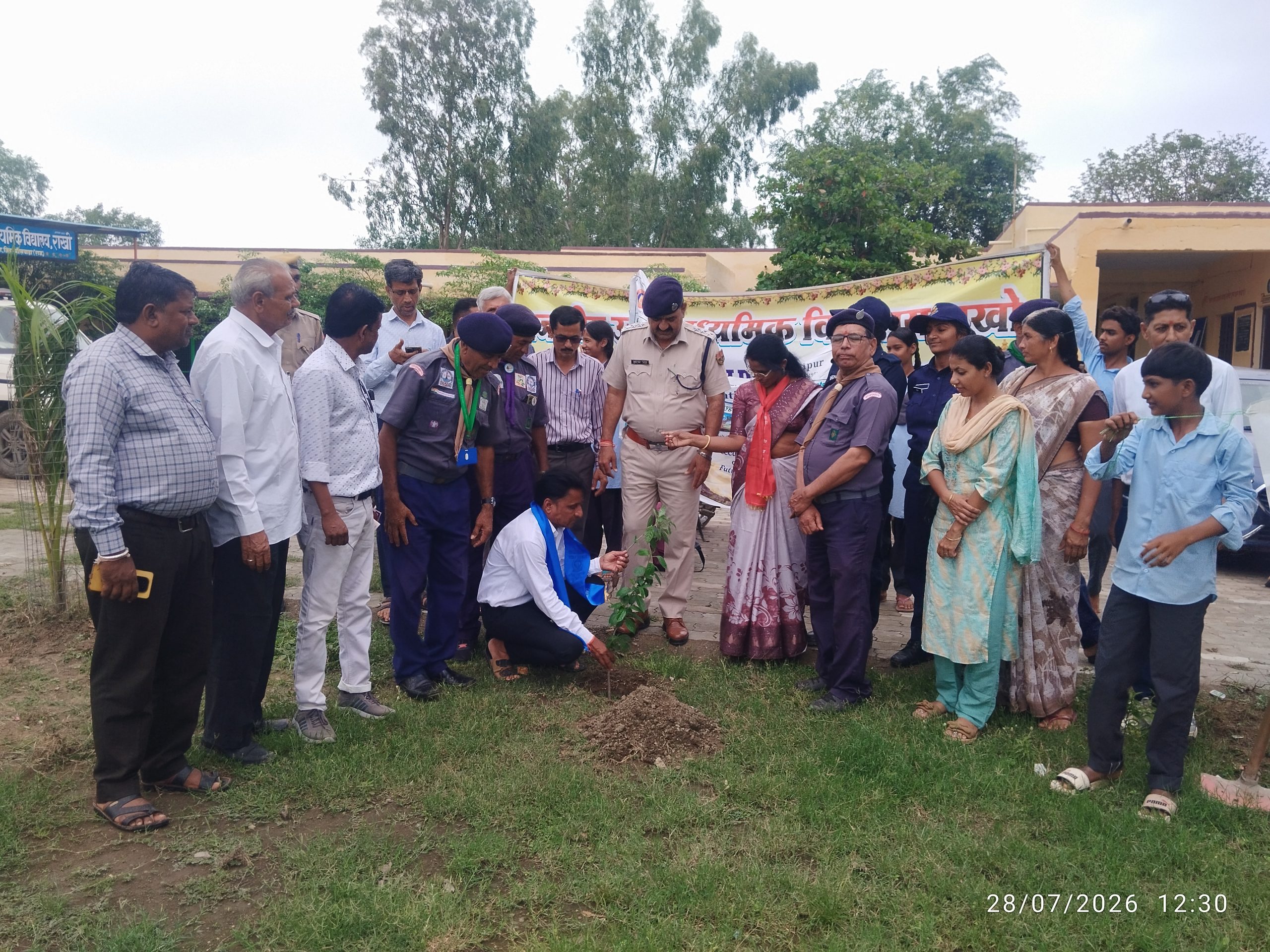 महावीर इंटरनेशनल शाखा नोगामा एवं राजस्थान राज्य भारत स्काउट गाइड स्थानीय संघ बागीदोरा के संयुक्त तत्वाधान में रखो विद्यालय मैं वृक्षारोपण कार्यक्रम, जीवन रक्षक किट वितरण एवं महिला सशक्तिकरण कार्यक्रम का आयोजन*🙏 सुरेश चंद्र गांधी नौगामा जिला बांसवाड़ा राजस्थान की रिपोर्ट, *🙏