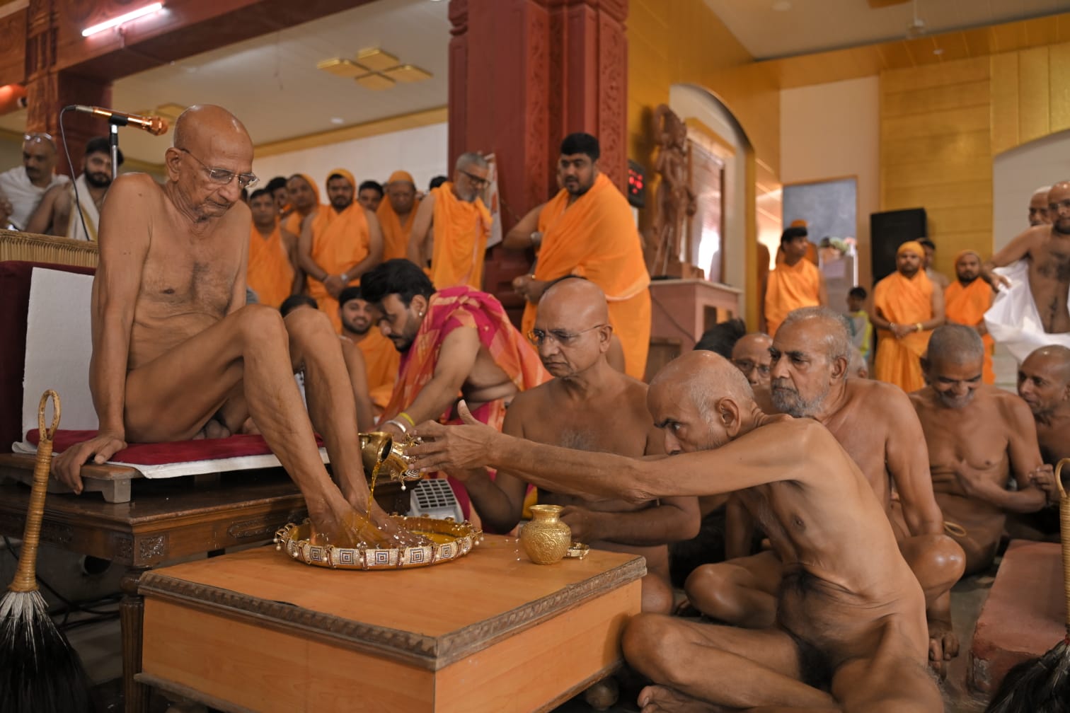 गुरु पूर्णिमा पर भावविभोर हुए अंतर्मना आचार्य प्रसन्न सागर, बोले— “वाह पुष्पदंत सागर जी गुरुदेव, क्या तोहफा दिया… हम सोए थे, आपने जगा दिया”