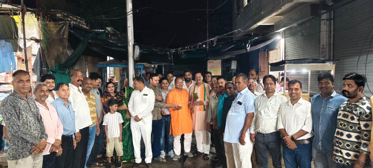 हाय मास्ट लाइट का लोकार्पण चौराहे पर फैली रौशनी