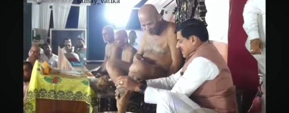 मुख्यमंत्री डॉ. मोहन यादव ने किया आचार्य श्री समय सागर महाराज के चरणों का पद प्रक्षालन कर लिया आशीर्वाद, कहा— राजधानी का सौभाग्य, जीवनभर याद रहेगा यह पुण्य का क्षण