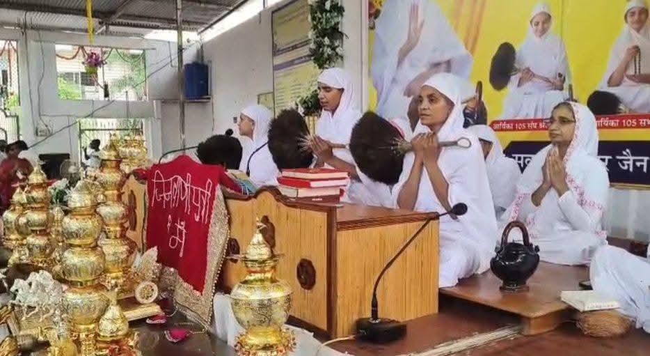 वागड़ की धर्मधरा कलिजरा में आध्यात्मिक इतिहास रचा, भव्य कलश स्थापना के साथ आर्यिका 105 सिद्धश्री माताजी का ऐतिहासिक चातुर्मास प्रारंभ