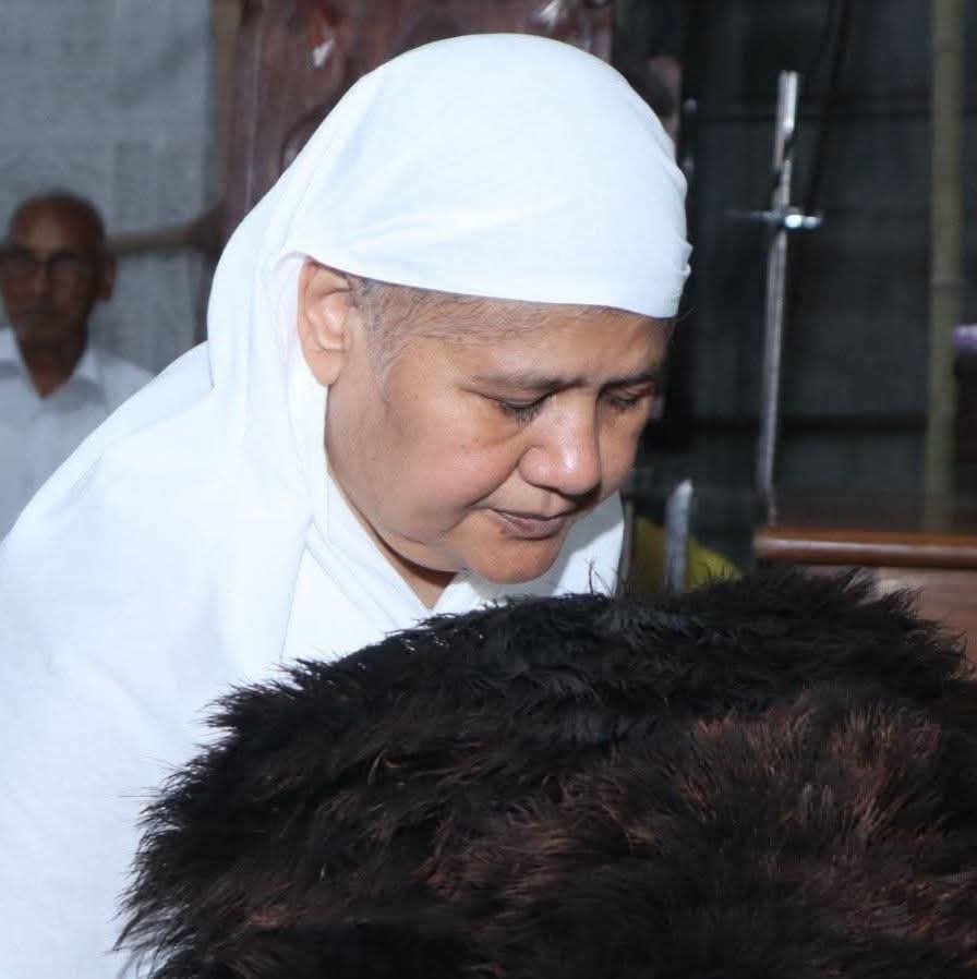 दूसरों को ध्यान से सुनना सीखें, यही कला व्यक्तित्व को बनाती है महान : गणिनी स्वस्तिभूषण माताजी