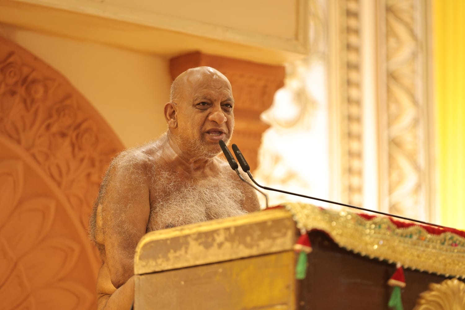 सुधासागर महाराज का बड़ा संदेश: गलतियां छिपाने से नहीं, स्वीकारने से बदलता है जीवन, इंदौर चातुर्मास में उमड़े श्रद्धालु