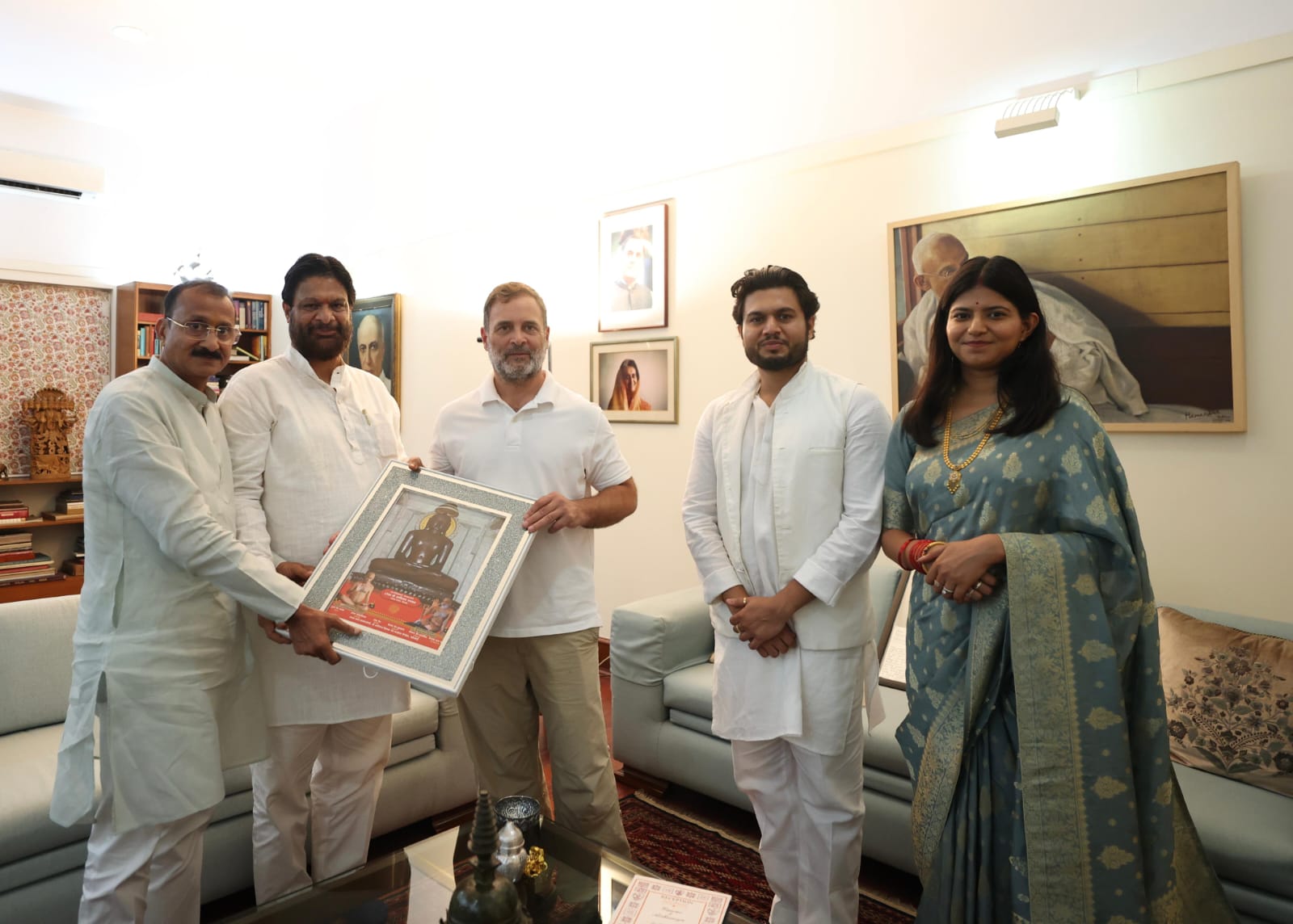 लोकसभा के विपक्ष नेता श्री राहुल गांधी को चाँदखेड़ी जैन तीर्थ का निमंत्रण, हुकम जैन काका साथ श्री प्रदीप जैन आदित्य ने नई दिल्ली में की मुलाकात;