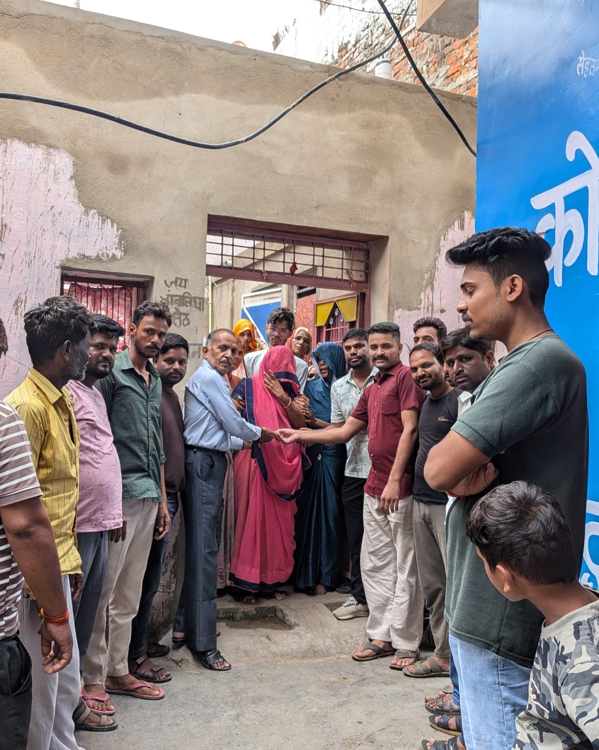 मानवता अभी ज़िंदा है: पिता के निधन से बेसहारा हुए 5 बच्चों के परिवार के लिए देवदूत बनी टीम इंसानियत, जनसहयोग से जुटाई सहायता राशि