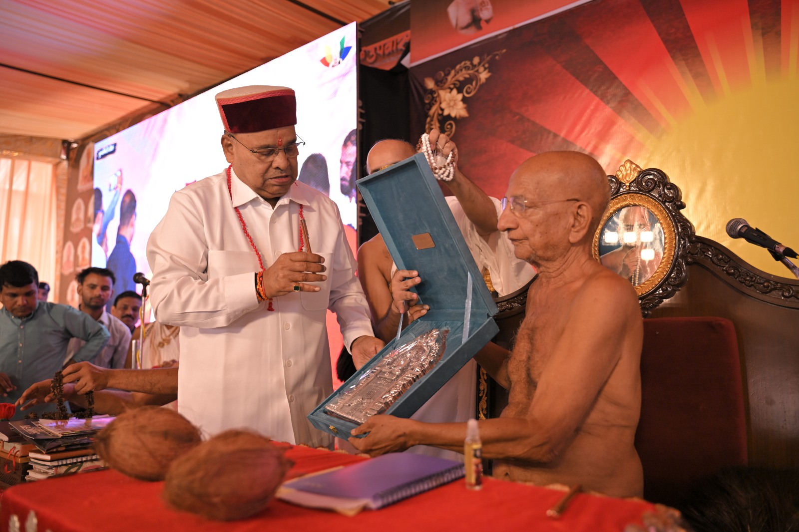 पुष्पगिरी पर बना इतिहास: हजारों भक्तों ने किया उपवास, विश्व में हर माह एक उपवास की क्रांति का संकल्प