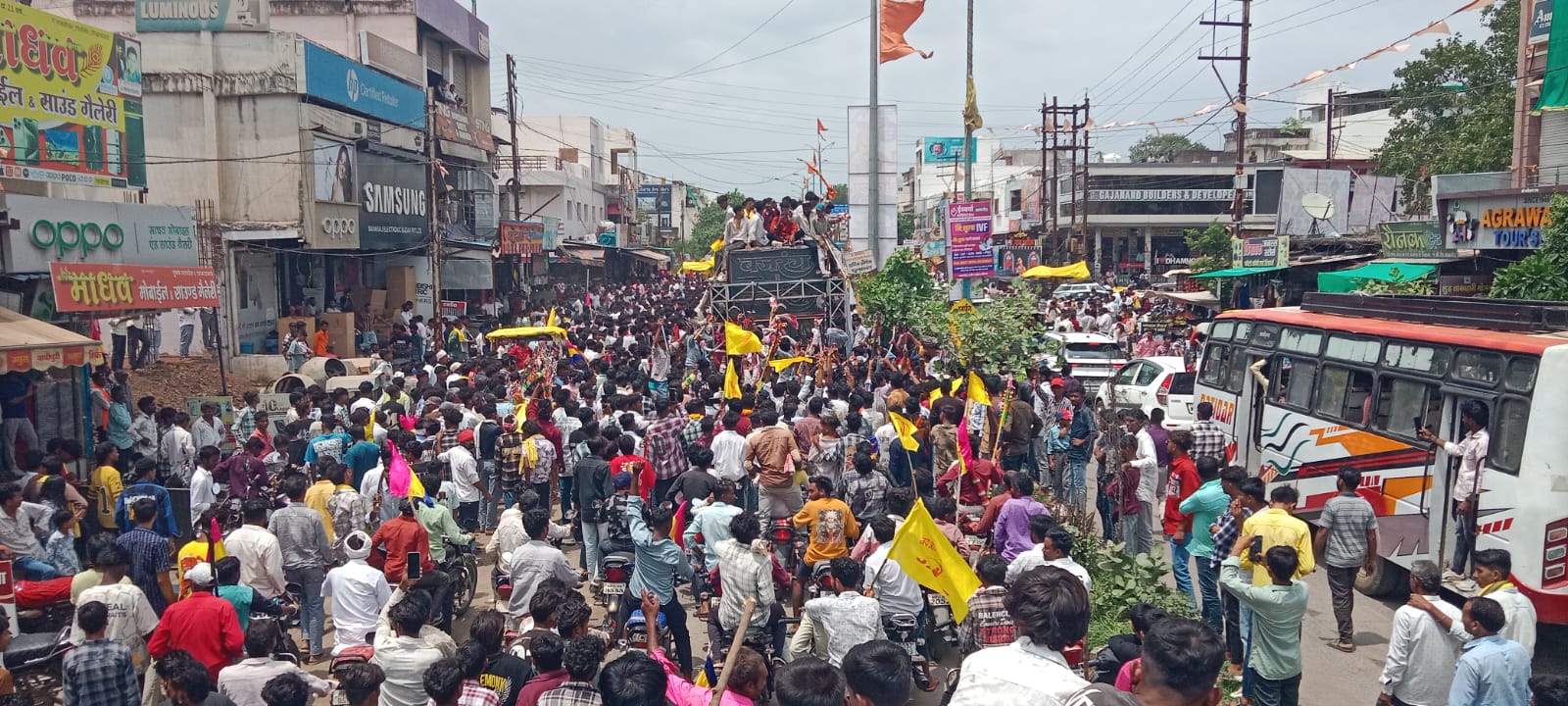 विश्व आदिवासी दिवस पर धामनोद में निकली भव्य शोभायात्रा, आदिवासी संस्कृति और परंपराओं की दिखी अनुपम झलक*