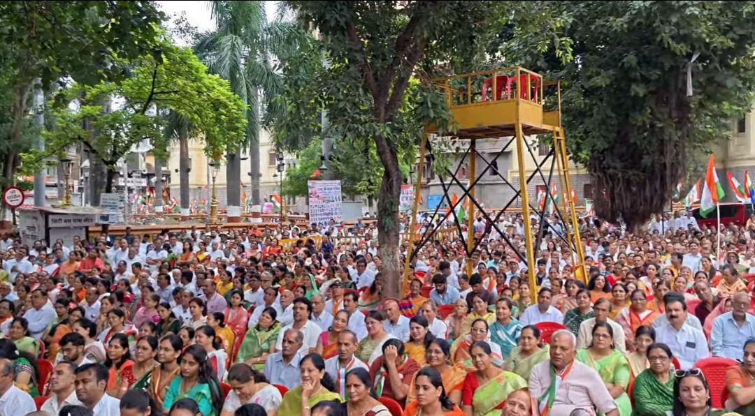 तिरंगे की शान में गूंजा गुरुदेव सुनीलसागर महाराज का राष्ट्र संदेश, राजवाड़ा तक निकली भव्य तिरंगा यात्रा