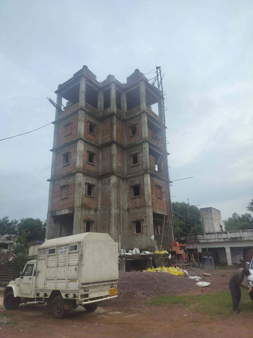 बुंदेलखंड के ‘लघु सम्मेद शिखर’ द्रोणागिरी में आकार ले रहा 108 फीट ऊंचा सहस्रकूट जिनालय, आचार्य विशुद्ध सागर जी के सान्निध्य में होगा पंचकल्याणक