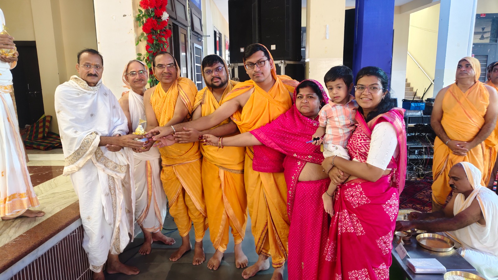 सिर हर किसी के सामने नहीं, सत्य और गुणों के सामने झुकना चाहिए : मुनि श्री योगसागर जी महाराज