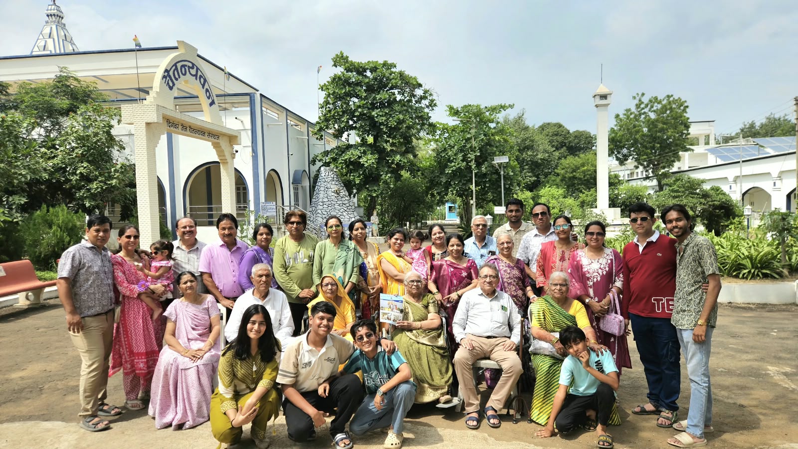 आचार्य गुरुवर पट्टाचार्य 108 श्री विशुद्ध सागरजी महाराज ससंघ के आशीर्वाद से आचार्य 108 श्री देवनंदीजी महाराज की प्रेरणा से *नमोकार तीर्थ में*धामनोद//से दीपक प्रधान की विशेष रिपोर्ट **