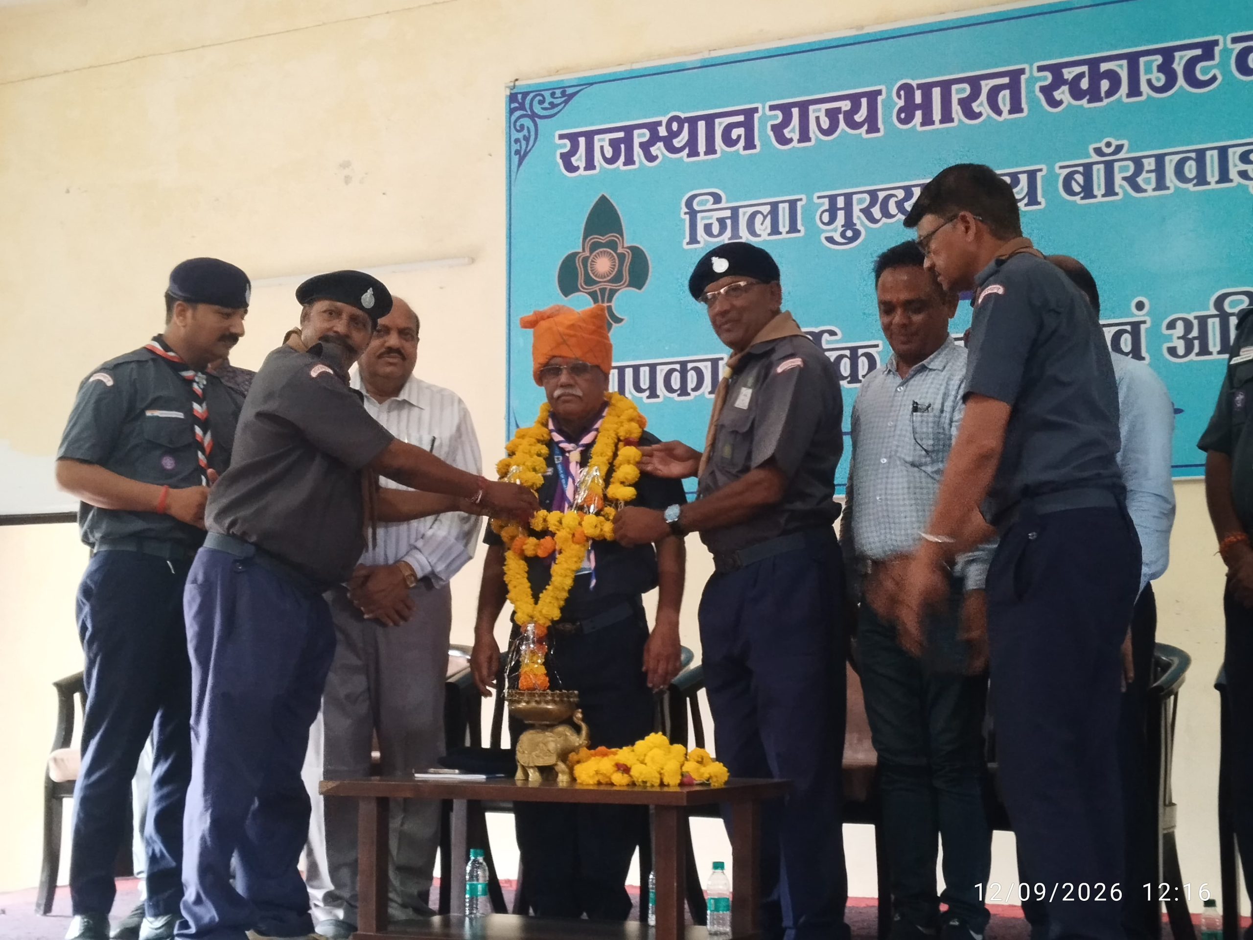 राज्य प्रशिक्षण आयुक्त श्री बन्ना लाल जी का बांसवाड़ा आगमन पर महावीर इंटरनेशनल की ओर से जीवन रक्षक किट व महावीर महावीर प्रवाह भेट* सुरेश चंद्र गांधी नौगामा जिला बांसवाड़ा राजस्थान की रिपोर्ट *सब की सेवा सबको प्यार*