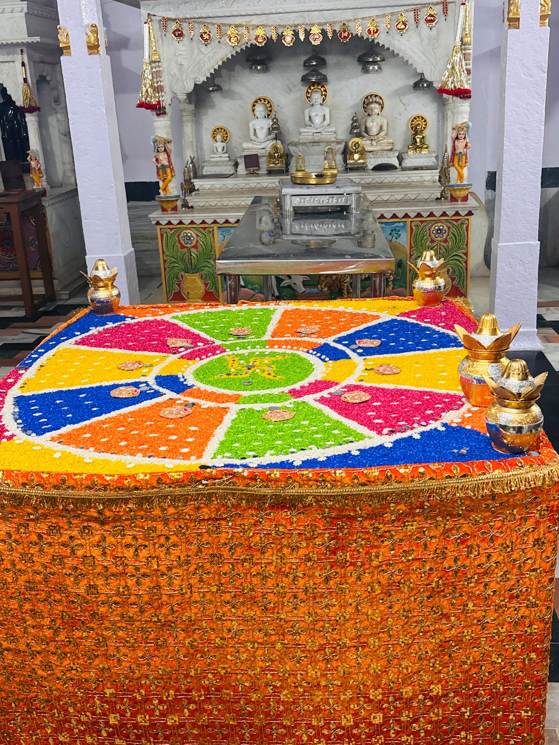 आज से प्रारंभ हुआ दशलक्षण पर्व, धर्माराधना से गूंजेगा चंद्रप्रभु जिनालय*