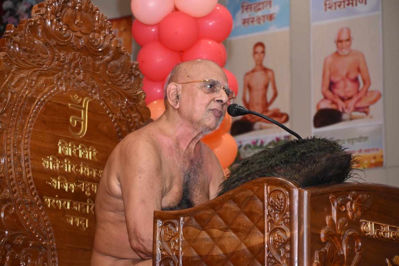 आगम अनुसार वचन ही सत्य धर्म है सत्य आत्मा के हित में होता है सत्य बोलने वालों की देवता रक्षा करते है ।आचार्य श्री वर्धमान सागर जी 