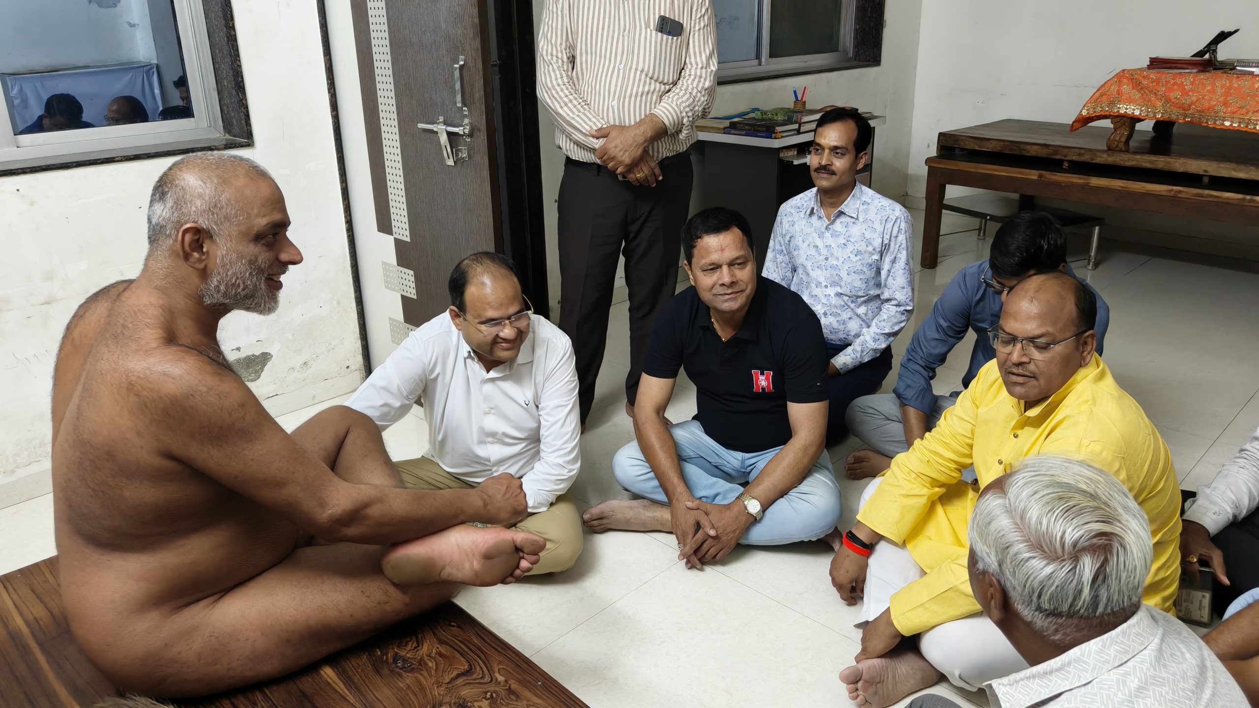 परम पूज्य मुनिश्री निष्पक्ष सागर महाराज की आशीष रामगंजमंडी नगर पालिका के अध्यक्ष बने नरेंद्र काला