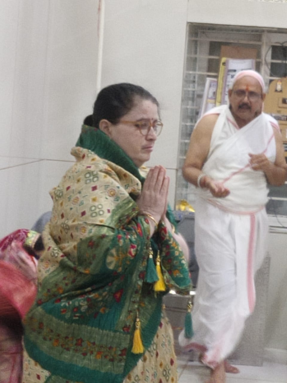 धामनोद में महापर्व की धूम चल रही सभी भक्त भक्ति में डूबे श्राविका प्रणीति शैलेन्द्र जैन की 10 उपवास की साधना चल रही आज आकिंचन धर्म का 9 वा दिन था*